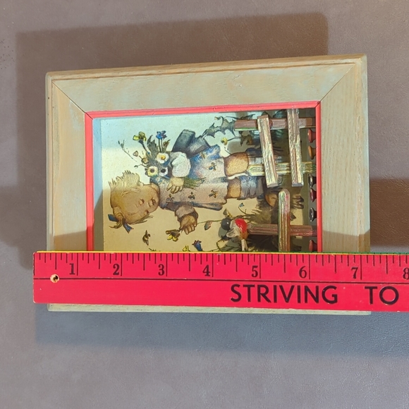 Hummel 3D Shadow Box Printed in Germany Emil Fink Verlag Fence Garden Girl Decor - Picture 6 of 7